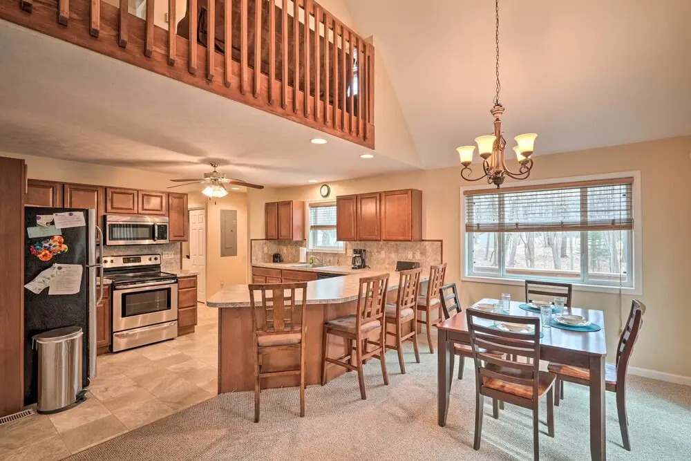 6 Mi to Skiing: Family Poconos Home w Decks!