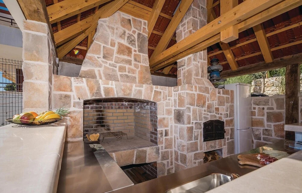 Nice Home in Milna With 4 Bedrooms, Sauna and Outdoor Swimming Pool