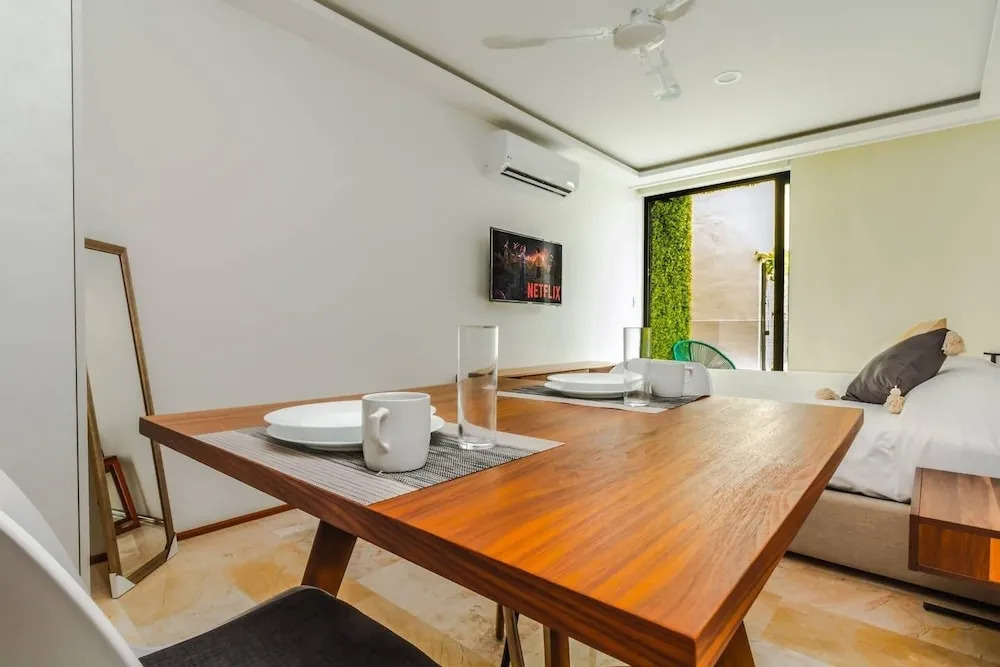 Amazing Studio, Steps to Beach, AC, Best Location