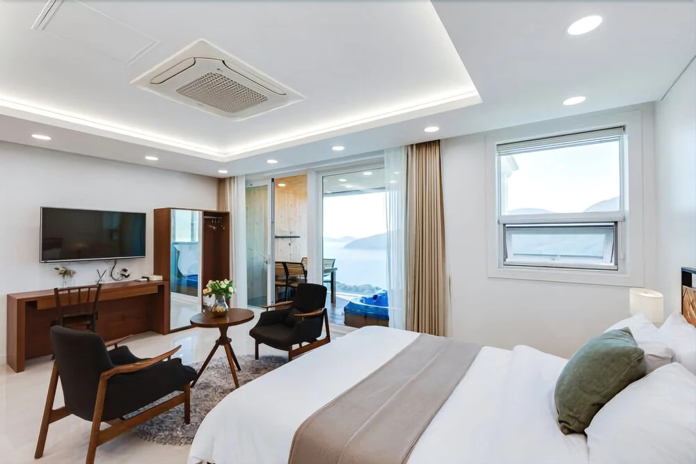 Geoje Mr. Jun Pool Villa