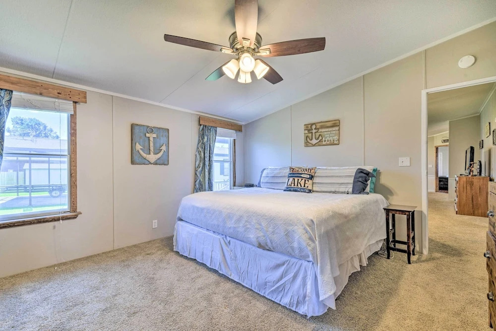 Lakefront Granbury Home, Boat Dock On-site!