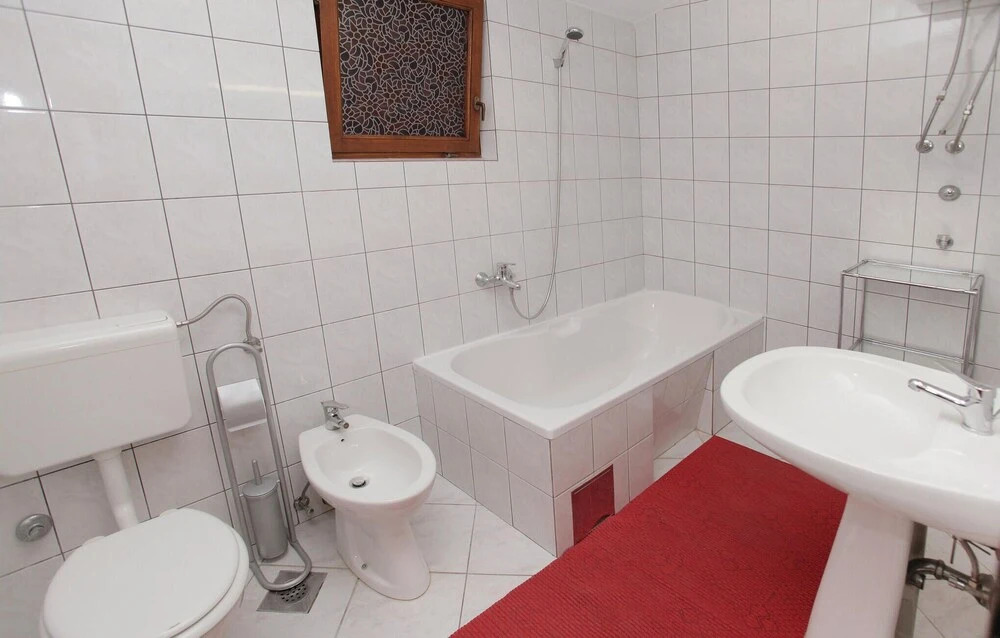 5 Bedroom Lovely Home In Okrug Donji