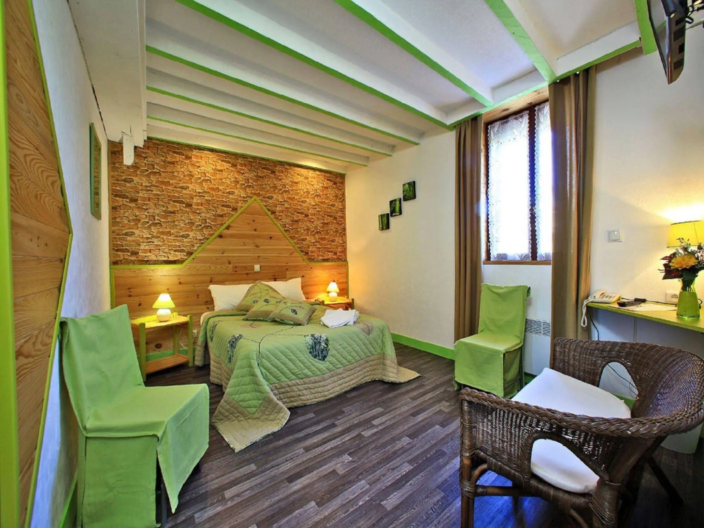 Hôtel Bien-Être Aux Cyprès de Marquay-Calme et élégance-Laissez-vous porter par une ambiance chaleureuse où chaque instant compte-Découvrez un havre de paix où nature et confort se marient pour vous offrir une expérience unique- Réservez dès aujourdhui