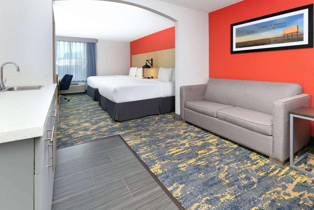 La Quinta by Wyndham Dallas - Las Colinas