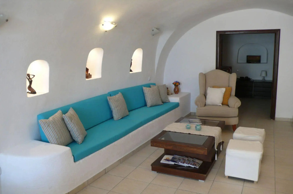 Iridanos Cave House