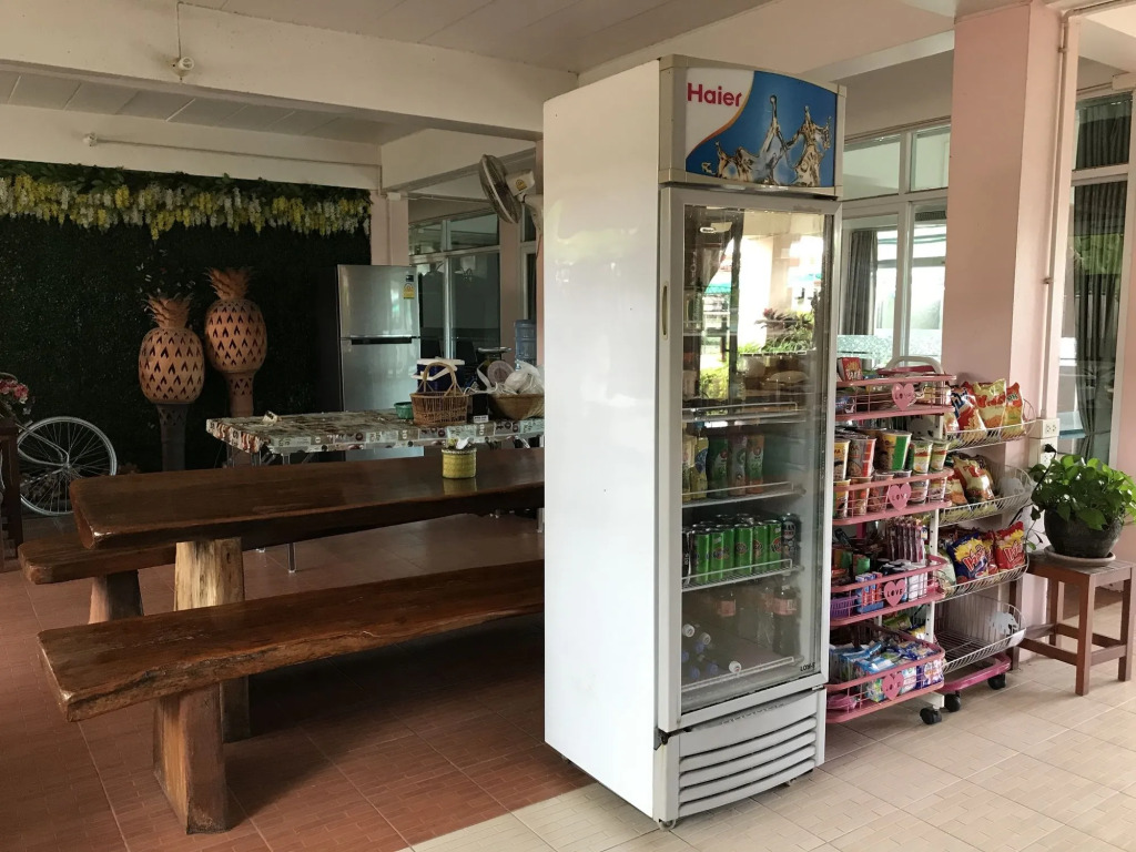 Ponlaan Apartment