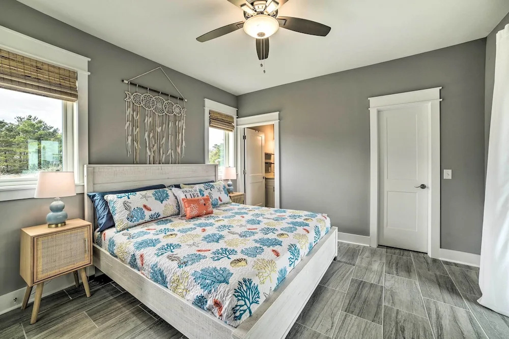 Beach Retreat w/ Rooftop Deck, Walk to Beach!