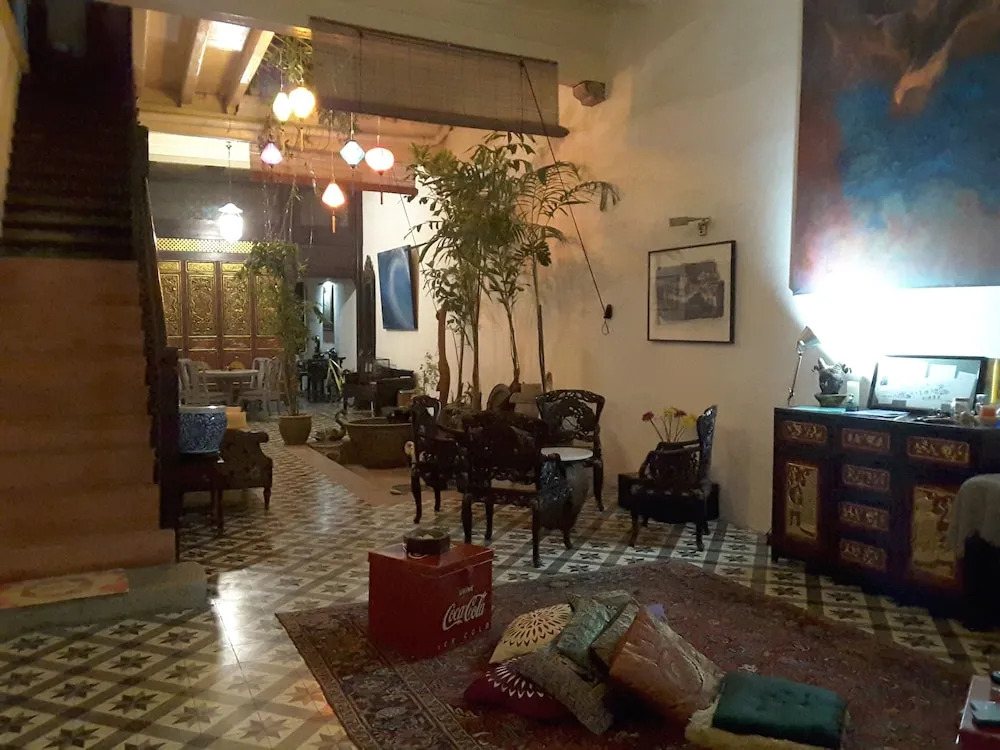 At Penny's Place - Hostel, Caters to Women