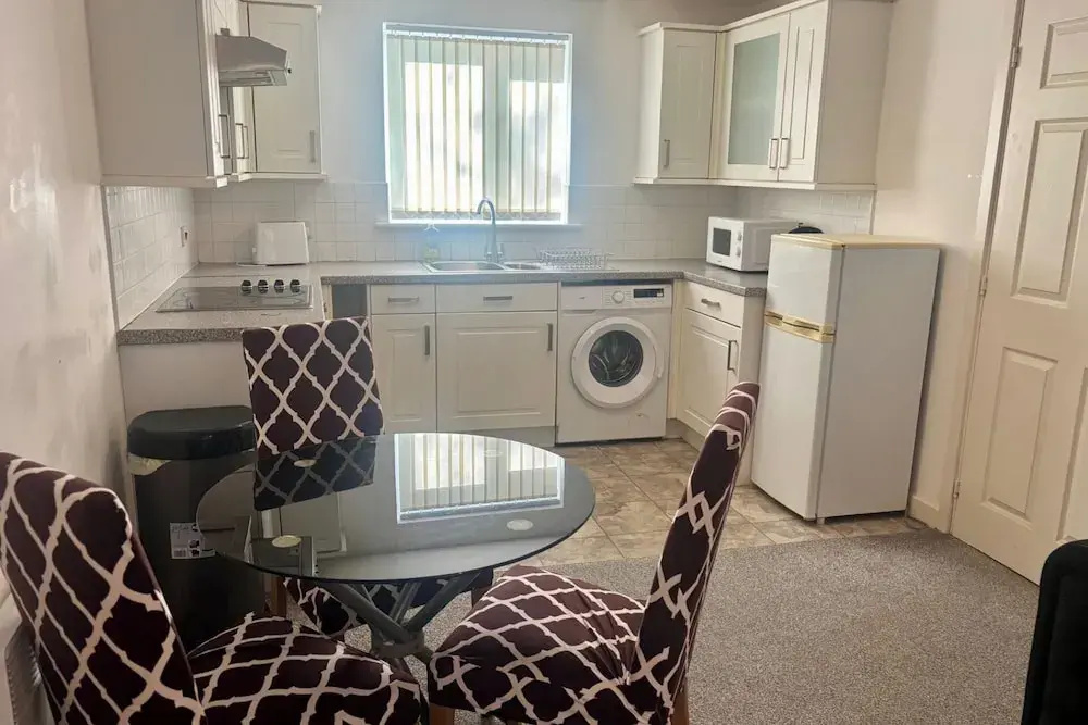 2 Bed Wolverhampton Apartment-sleeps 5