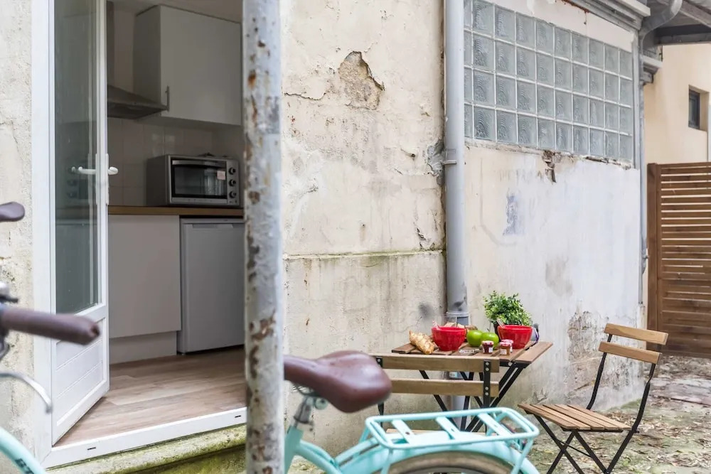 Homely Apartment Near Place de la Victoire