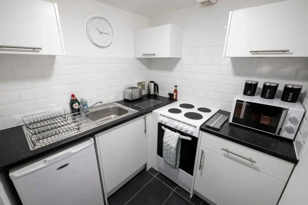 ☆ Bright, Modern West-End Apartment ☆