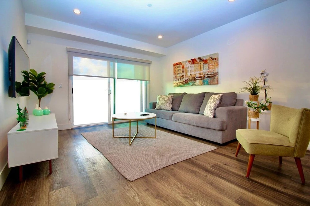 Los Angeles Grand Suites • Free Reserved Parking