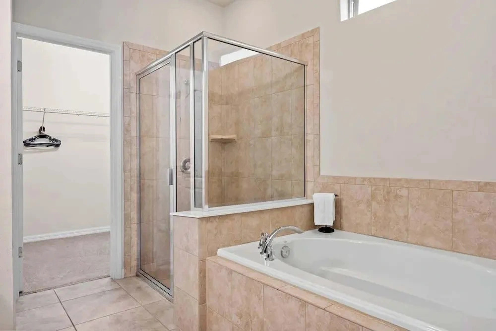 Pet Friendly Amazing 5 BR Sleeps 10