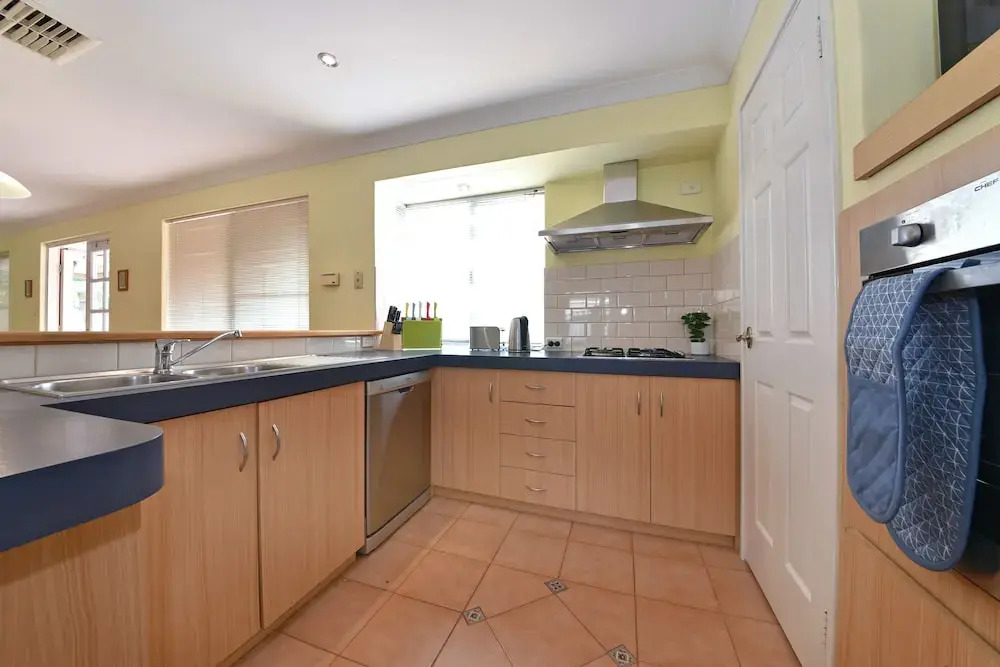 Entire House Close To Perth Airport And City 2290