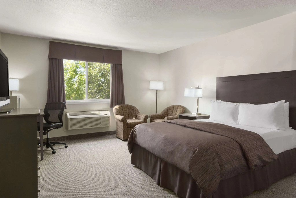 Days Inn by Wyndham Steinbach