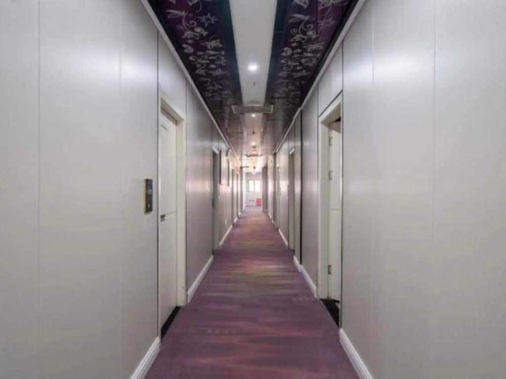 Baiyou Hotel (Shanghai Hongqiao Airport Wuzhong Road)