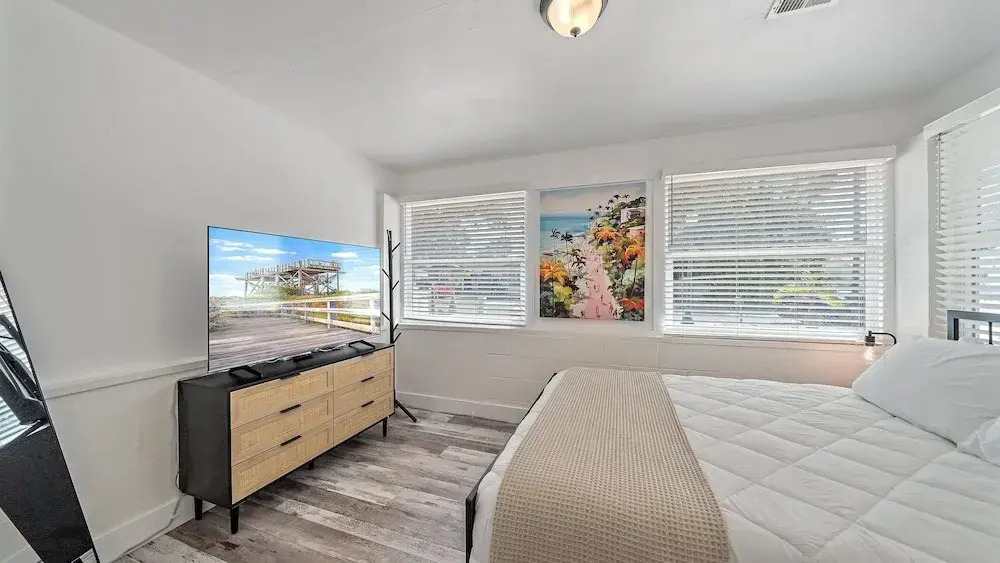 Urban Nest On 8th 4 Bedroom Home