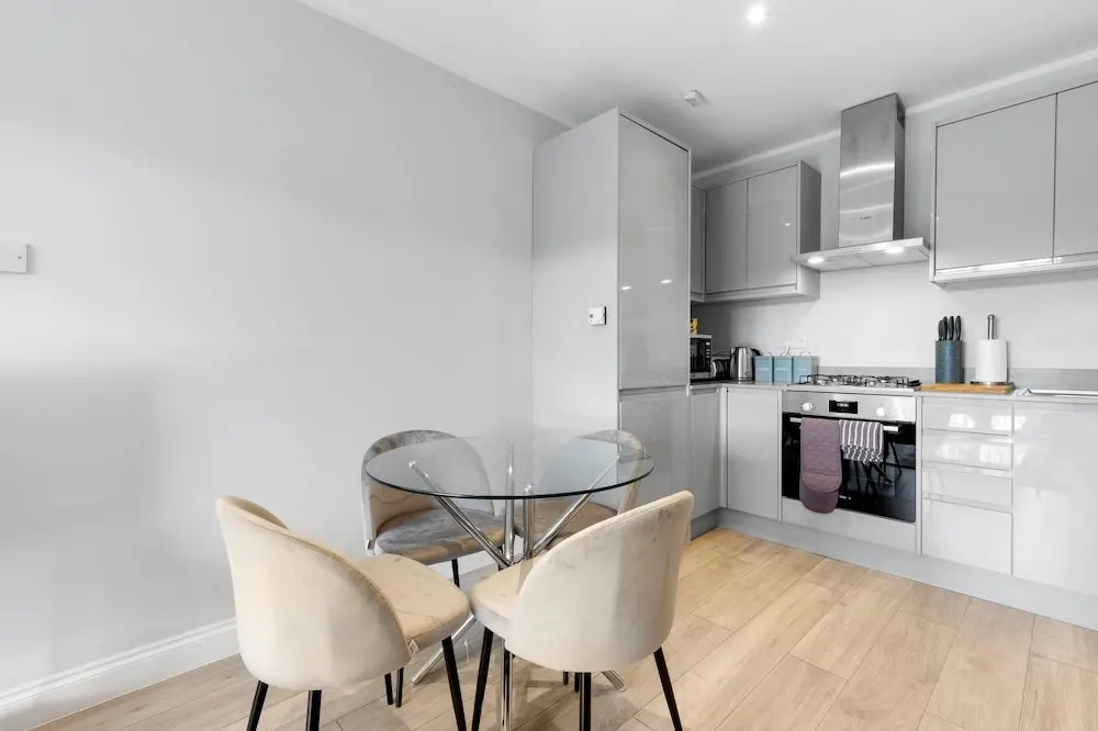 The Modern Apartments - 2 Bedroom with Parking by 360Stays