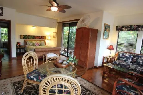 Hawaiian Oasis Bed & Breakfast