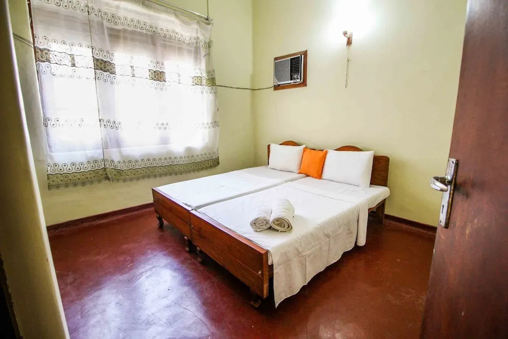 Yoho Airport Way Bungalow