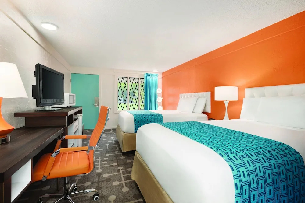 Dover Inn & Suites
