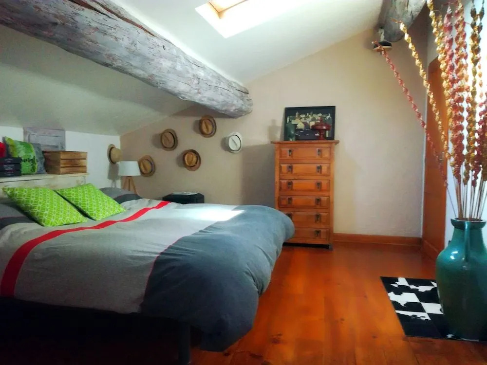 VILLA ARTEMIA - chambre d hôtes labellisée massages-piscine-climatisation