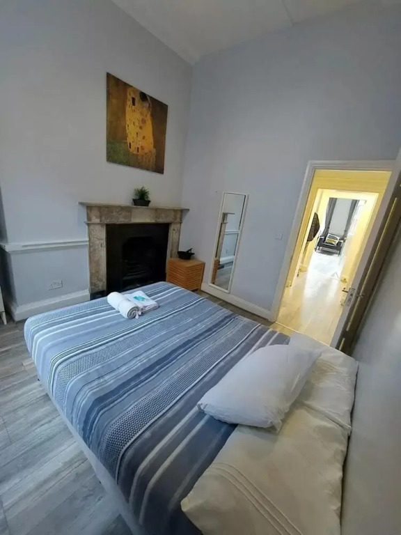 Stunning Temple BAR 2 BED Apartment