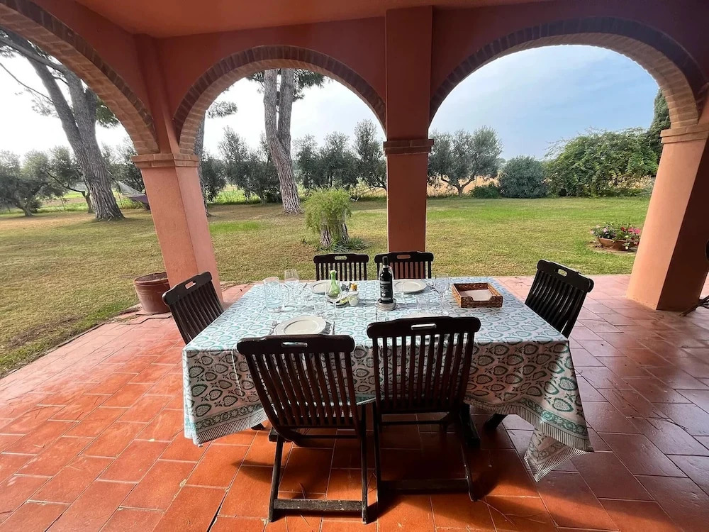 Tuscan Villa 5mins From Beach, Sleeps 8, ev Point