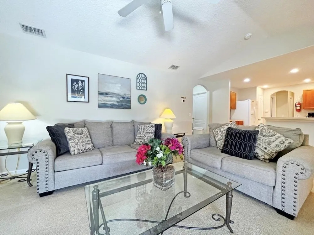 Dolcetto Den 4 Bedroom Home by RedAwning