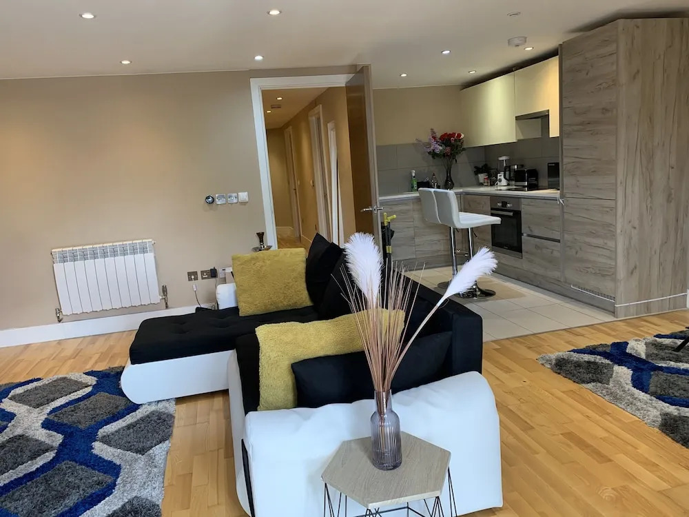 Charming 2-bed Apartment in Kingston Upon Thames