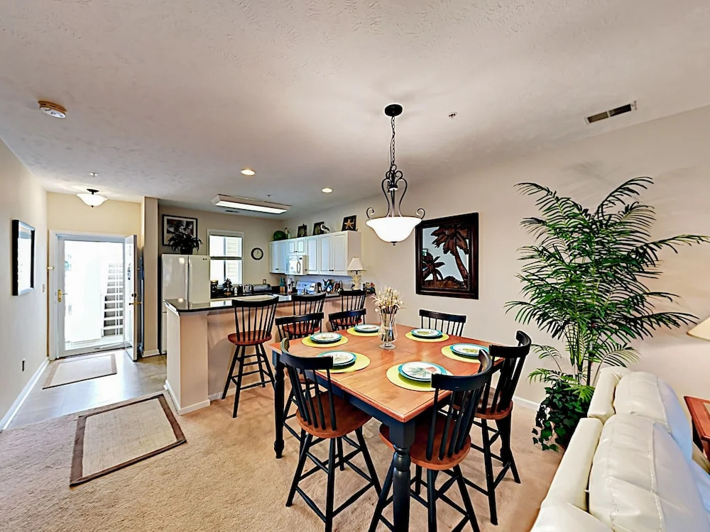 North Hillside Unit # 4222 - 2 Bedroom Condo