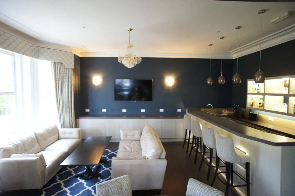 Applewood Hotel