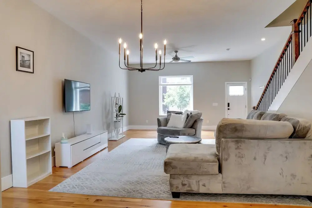 Well-appointed Pittsburgh Home: 1 Mi to Dtwn!