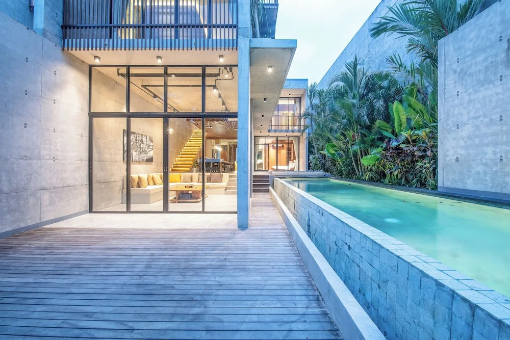 Modern 4 BR villa heart of Canggu 8mins to beach