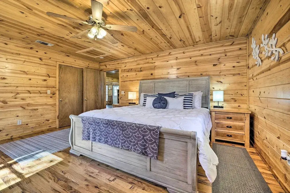 Broken Bow Getaway: Hot Tub, Grill & Fire Pit