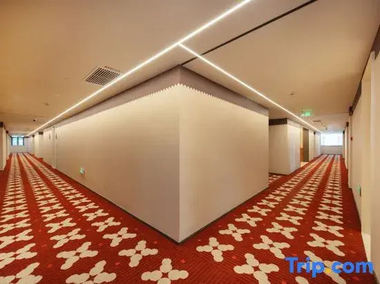 Hello Hotel（Wuhan skp Chuhehanjie Branch)