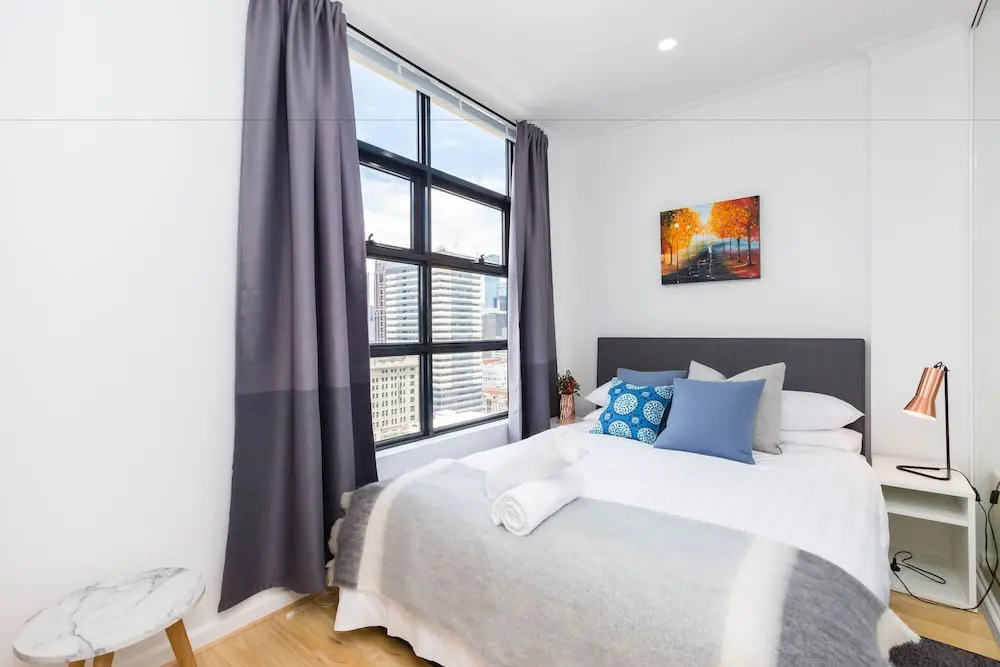 ROLAND, 1BDR Melbourne Apartment
