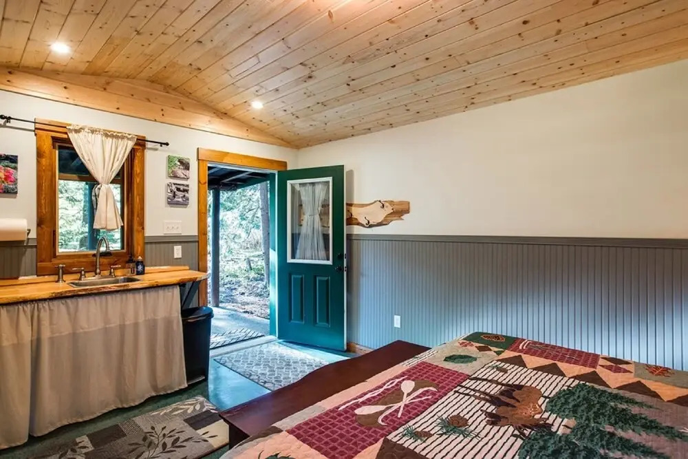 Unique Glamping Experience, Pet Friendly, Sleeps 2