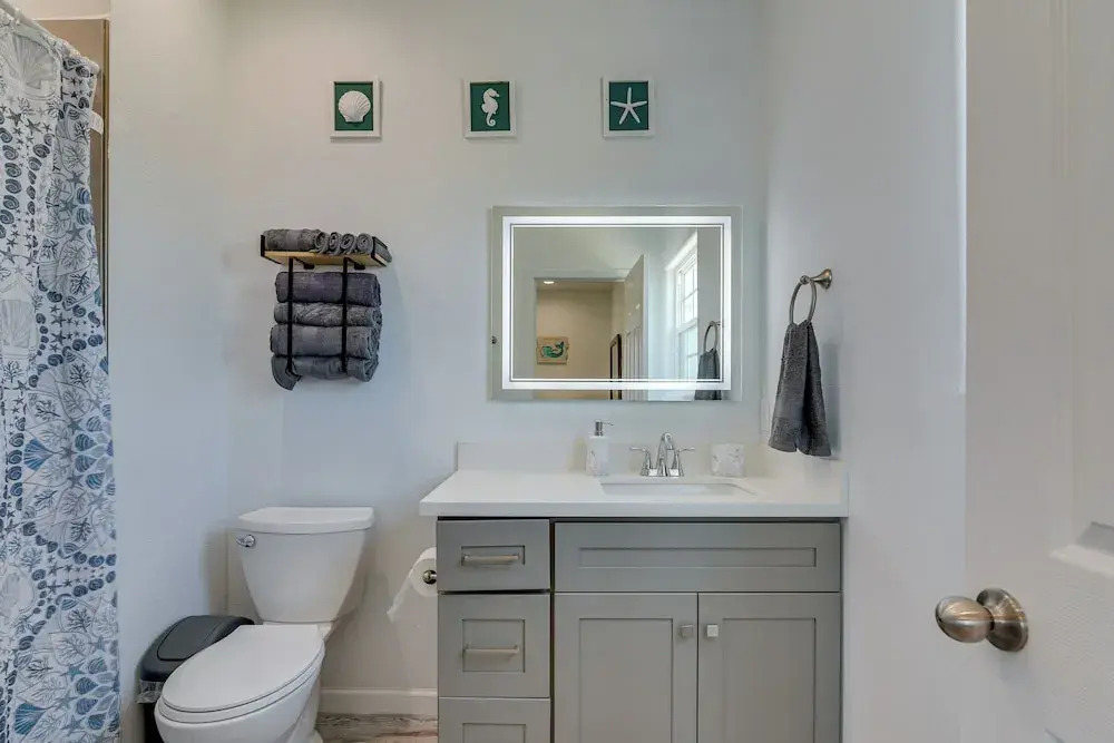 Walk to Gulf: Ocean-view Home in Crystal Beach!