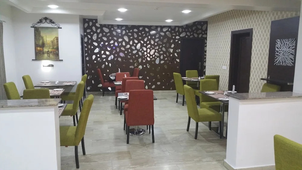 Polo Court Hotel