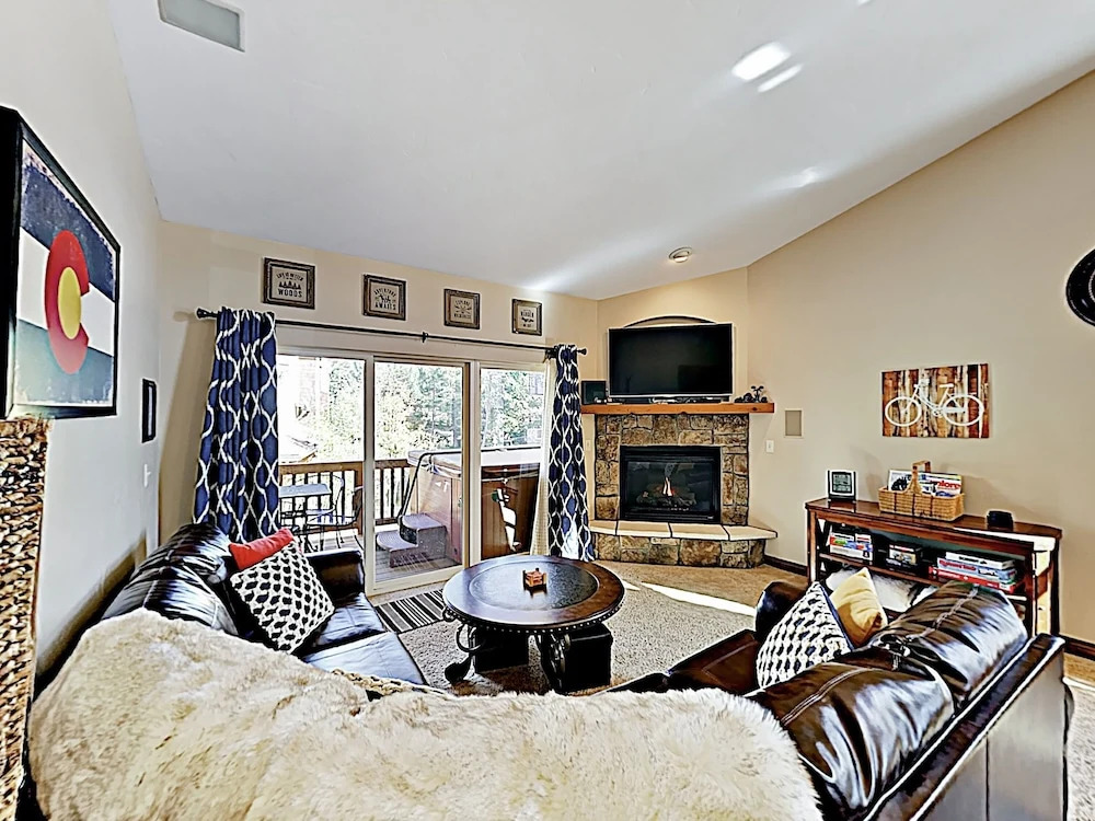New Listing! End-unit Townhome W/ Private Hot Tub 2 Bedroom Townhouse