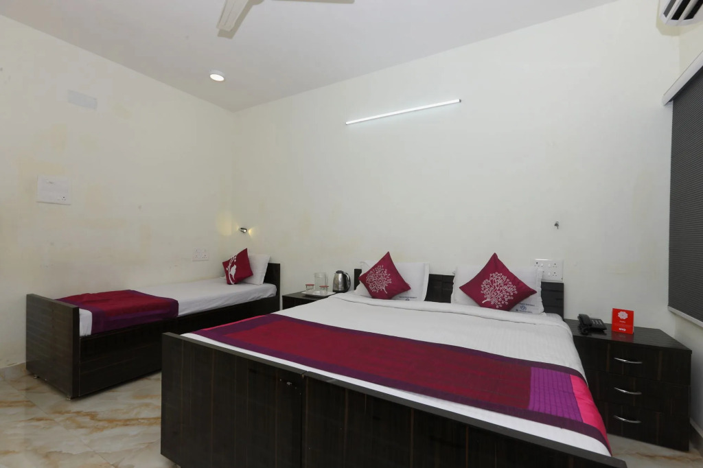 The ECR Grand Residency by OYO Rooms