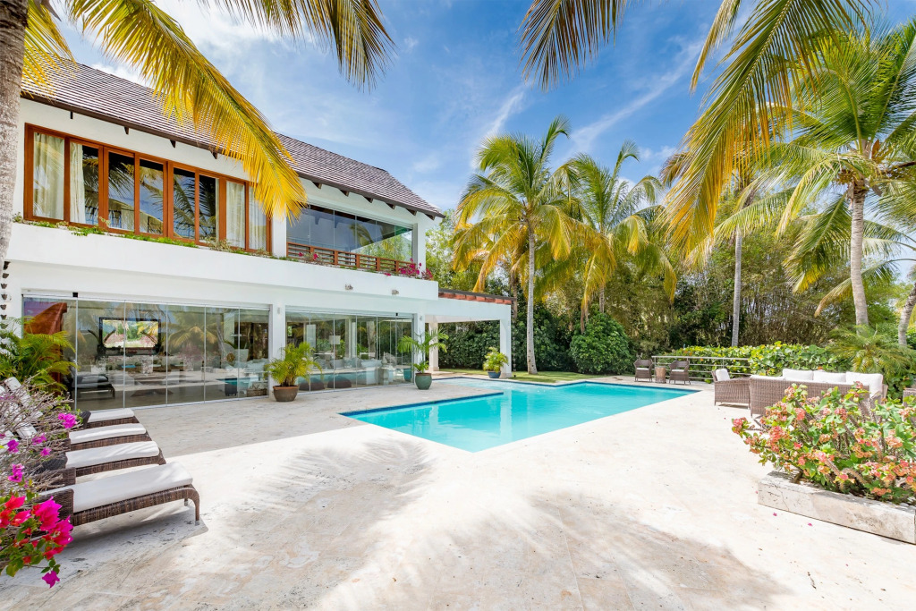 Luxury villa at Cap Cana Resort - Chef, maid, butler and golf cart are included