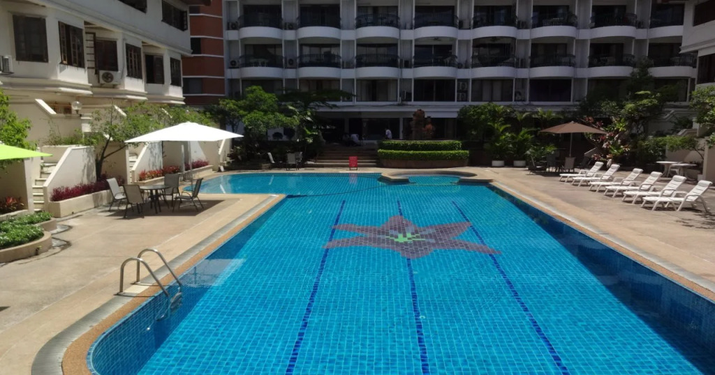 Peace Pool BnB Family & Female only
