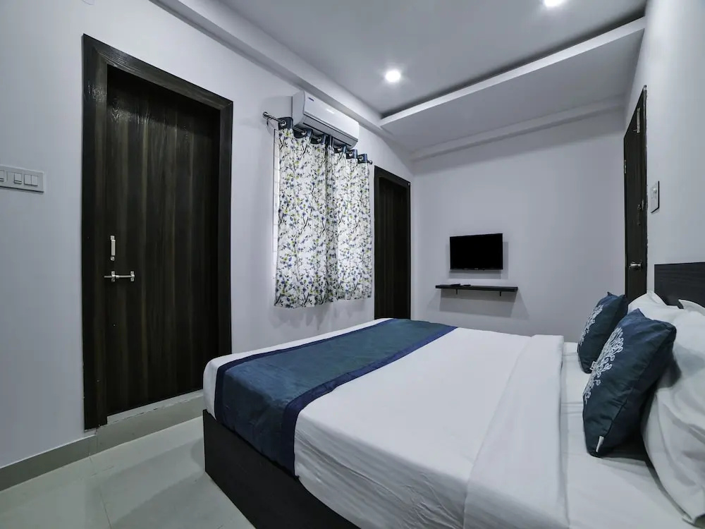OYO 16432 Srirama Hotels, Khazaguda