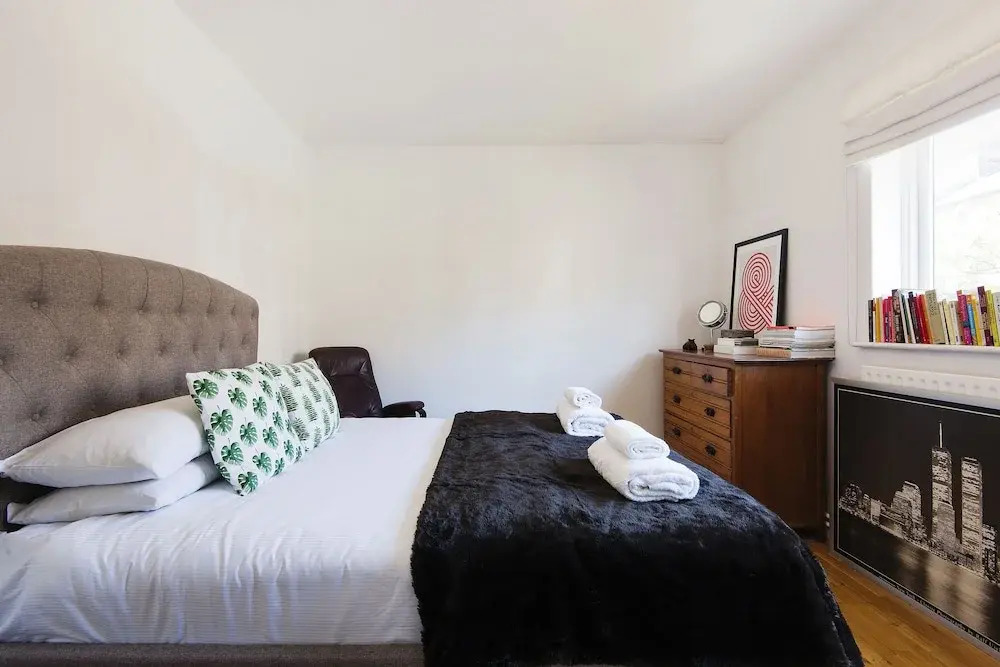 Bright and Breezy home by Clapham Common