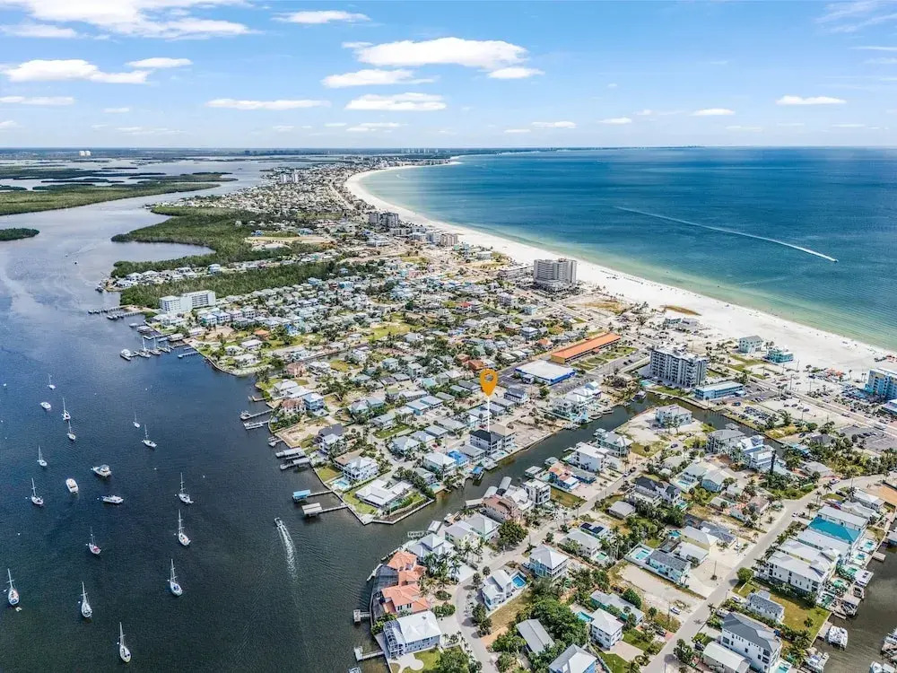 261/265 Canal Estates: 12br, Pools & Spas, Water Views 11 Bedroom Home