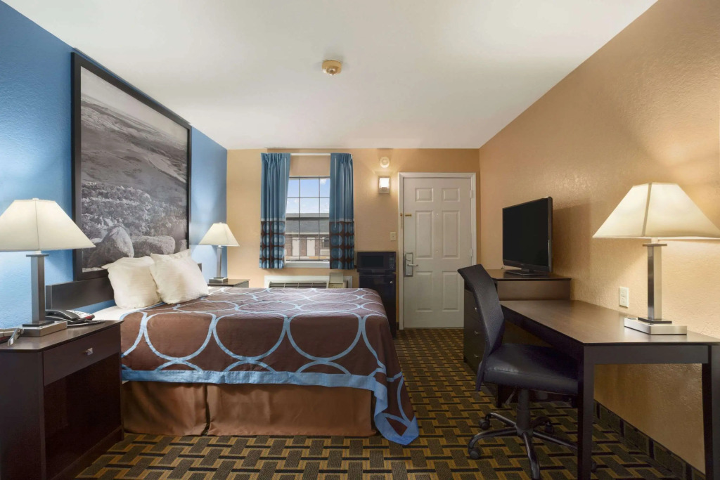 Super 8 by Wyndham Henryetta