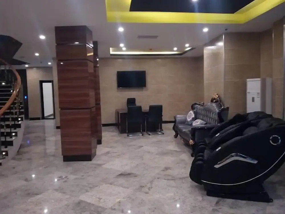 Rento Hotel and Suites