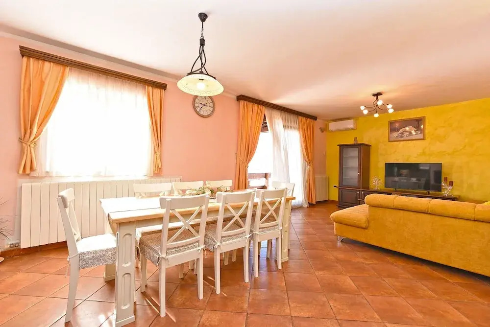 Apartment 1561